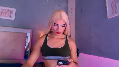 Snapshot of emily_castillo1_ chatting on 07.08.26 emily_castillo1_ online show from 07.08.26