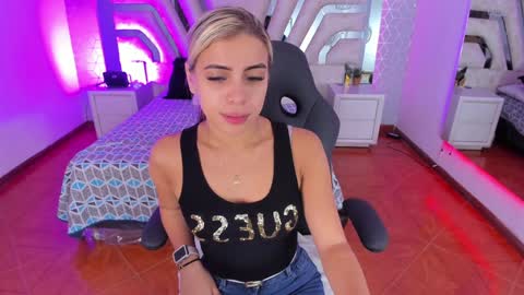 Snapshot of emily_ellen chatting on 01.15.25 Emily online show from 01.15.25