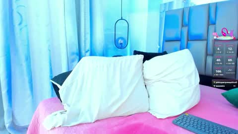 Snapshot of emily_gil1 chatting on 10.11.25 Emi online show from 10.11.25