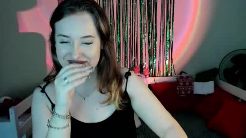 Snapshot of emily_gin chatting on 01.04.25 EMILY online show from 01.04.25