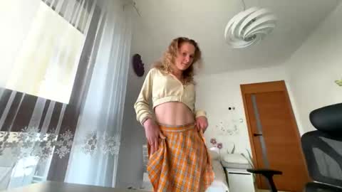 Snapshot of emily_in_parisss chatting on 10.14.25 Emily  online show from 10.14.25