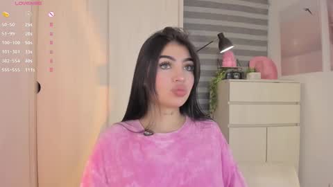 EmilyKenner  Independent model  online show from 10.24.25