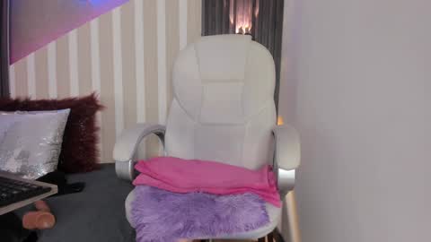 Emily online show from 12.11.24