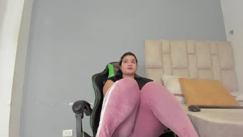 Emi  independent model  online show from 01.04.25