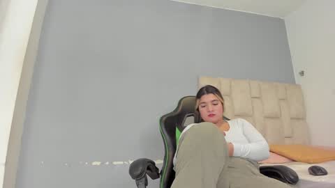 Emi  independent model  online show from 01.15.25