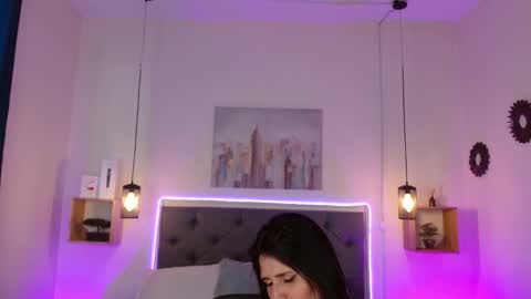 Snapshot of emily_leinn chatting on 01.10.25 E M I L Y online show from 01.10.25