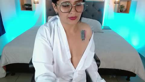Snapshot of emily_leinn chatting on 01.13.25 E M I L Y online show from 01.13.25