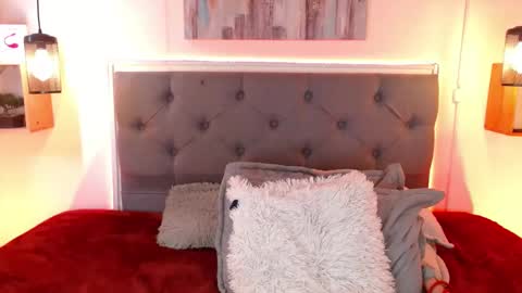 Snapshot of emily_leinn chatting on 03.08.25 E M I L Y online show from 03.08.25