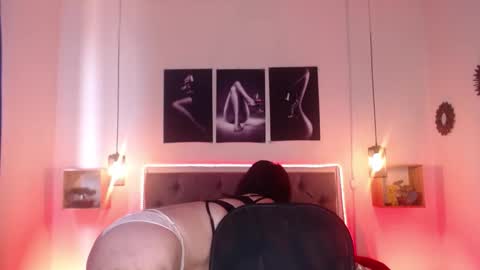 E M I L Y  online show from 10.02.25