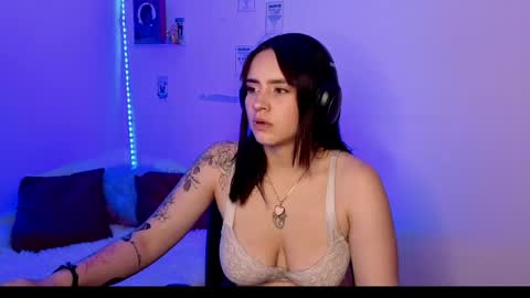 Emily Lindey online show from 05.08.26