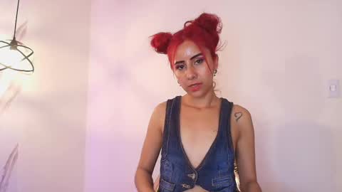 Snapshot of emily_morgan04 chatting on 03.11.25 online show from 03.11.25