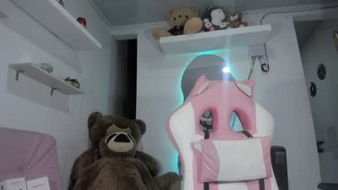 emily_palmeer online show from 12.18.24