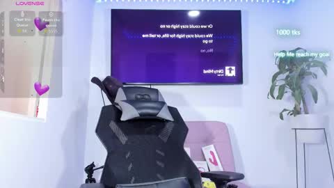 Snapshot of emily_palmeer chatting on 10.13.25 emily_palmeer online show from 10.13.25