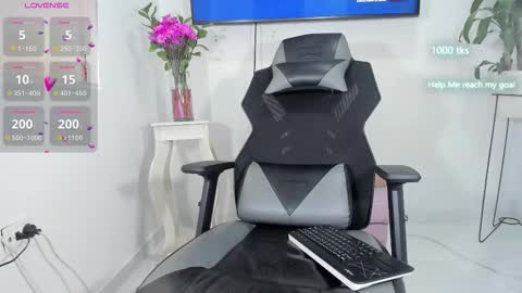 Snapshot of emily_palmeer chatting on 10.15.25 emily_palmeer online show from 10.15.25