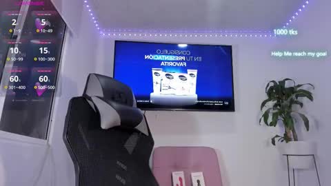 Snapshot of emily_palmeer chatting on 10.25.25 emily_palmeer online show from 10.25.25