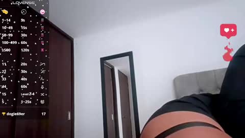 Snapshot of emily_rosse9 chatting on 10.31.25 emily_rosse9 online show from 10.31.25