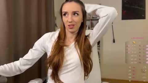 Lia online show from 11.23.25