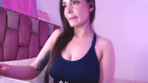 Snapshot of emily_w2 chatting on 02.21.25 emily_w2 online show from 02.21.25