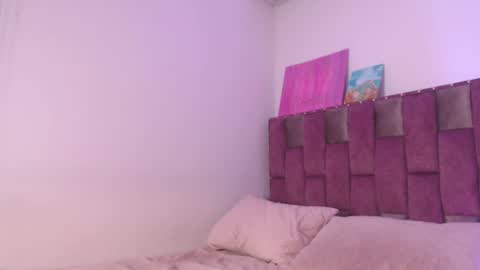 emily_w2 online show from 09.17.25