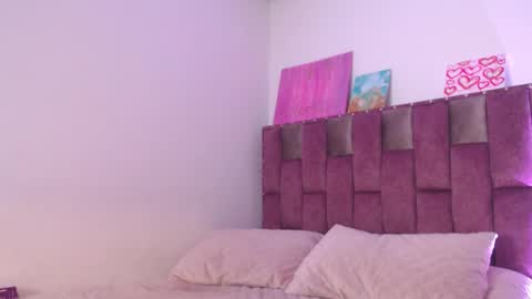 emily_w2 online show from 09.19.25