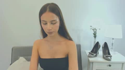 Snapshot of emilycharming chatting on 02.08.25 EmilyCharming online show from 02.08.25