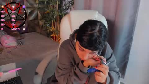 Snapshot of emilydarkwood chatting on 10.08.25  Emily  online show from 10.08.25