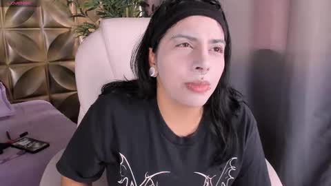 Snapshot of emilydarkwood chatting on 10.20.25  Emily  online show from 10.20.25