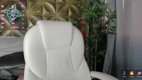 Snapshot of emilydarkwood chatting on 10.22.25  Emily  online show from 10.22.25