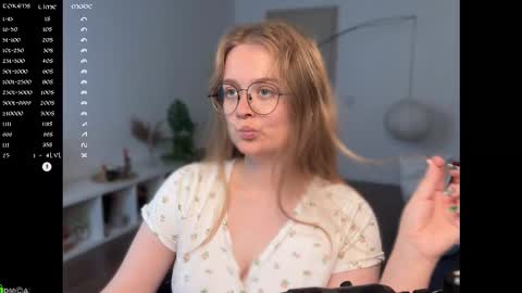 Snapshot of emilyforelsket chatting on 09.30.25 Emily  online show from 09.30.25