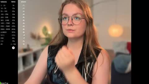 Snapshot of emilyforelsket chatting on 10.10.25 Emily  online show from 10.10.25