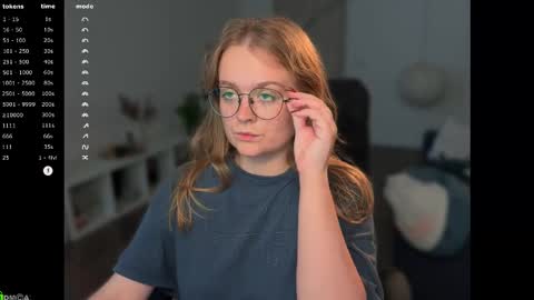 Snapshot of emilyforelsket chatting on 10.11.25 Emily  online show from 10.11.25