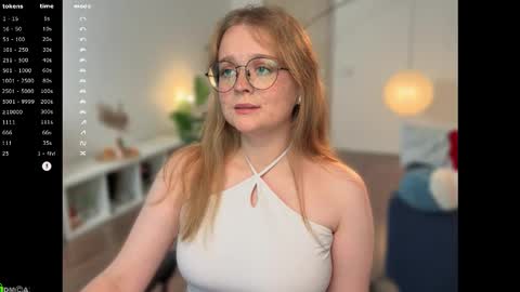 Snapshot of emilyforelsket chatting on 10.13.25 Emily  online show from 10.13.25