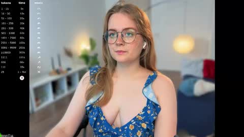 Snapshot of emilyforelsket chatting on 10.18.25 Emily  online show from 10.18.25