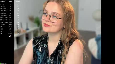 Snapshot of emilyforelsket chatting on 10.24.25 Emily  online show from 10.24.25