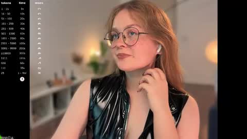 Snapshot of emilyforelsket chatting on 10.30.25 Emily  online show from 10.30.25