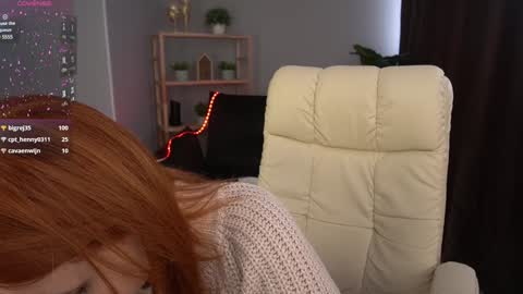 Snapshot of emilyfoxxi chatting on 12.14.24 Emily online show from 12.14.24