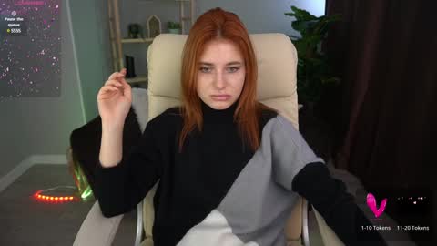 Snapshot of emilyfoxxi chatting on 12.18.24 Emily online show from 12.18.24