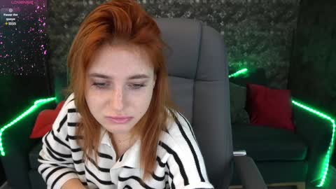 Snapshot of emilyfoxxi chatting on 12.21.24 Emily online show from 12.21.24