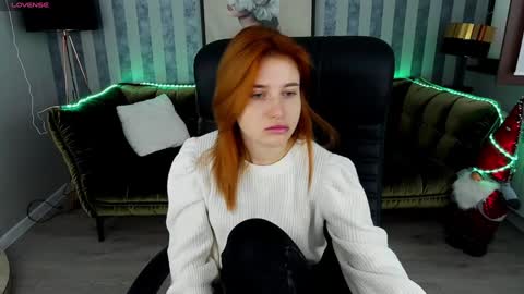 Snapshot of emilyfoxxi chatting on 12.22.24 Emily online show from 12.22.24