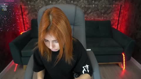 Snapshot of emilyfoxxi chatting on 01.04.25 Emily online show from 01.04.25
