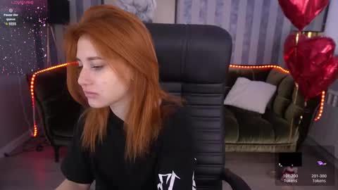 Snapshot of emilyfoxxi chatting on 02.19.25 Emily online show from 02.19.25