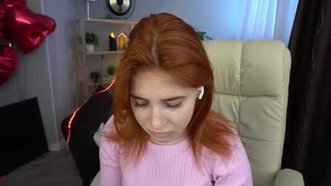 Snapshot of emilyfoxxi chatting on 03.08.25 Emily online show from 03.08.25