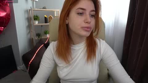 Snapshot of emilyfoxxi chatting on 03.10.25 Emily online show from 03.10.25