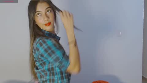 Snapshot of emilygaviria chatting on 02.02.25 EMILY GAVIRIA online show from 02.02.25