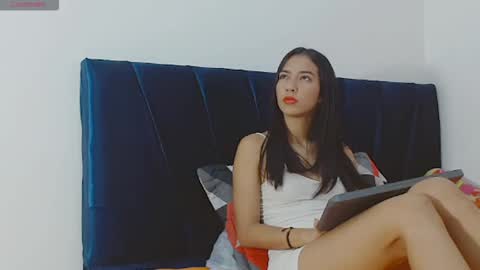 Snapshot of emilygaviria chatting on 10.23.25 EMILY GAVIRIA online show from 10.23.25