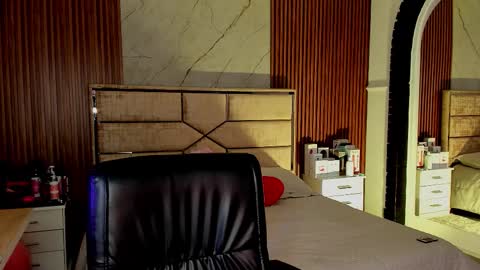 Emily Hendrix online show from 10.28.25