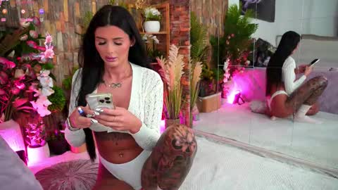Snapshot of emilyhudsson chatting on 09.09.25 Emily online show from 09.09.25