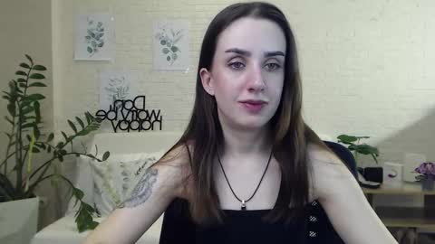 Snapshot of emilylayer chatting on 01.06.25 Emyli online show from 01.06.25