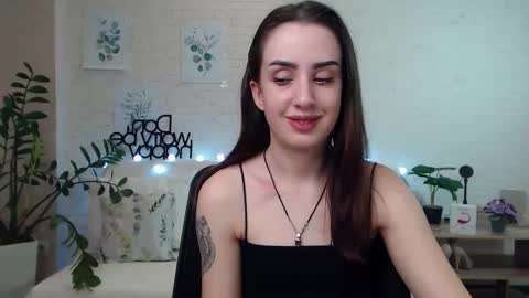 Snapshot of emilylayer chatting on 01.11.25 Emyli online show from 01.11.25