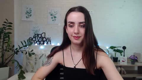 Snapshot of emilylayer chatting on 01.12.25 Emyli online show from 01.12.25